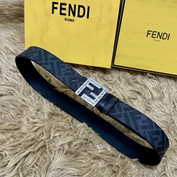 FENDI 芬迪 全套包装 专柜同款 宽4.0CM 双环正反用腰带 FF按钉搭扣 黑色Cuoio Romano皮革材质 反面面料带有烟草黄和黑色FF图案 四方金属饰面 时尚经典 百搭款