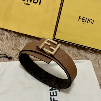 FENDI 芬迪 全套包装 专柜同款 宽4.0CM 双环正反用腰带 FF按钉搭扣 黑色Cuoio Romano皮革材质 反面面料带有烟草黄和黑色FF图案 四方金属饰面 时尚经典 百搭款