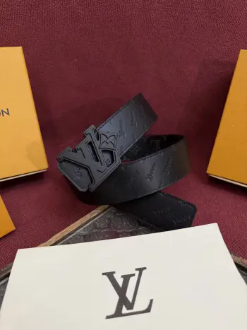 LV.路易威登 全套包装 宽度 40mm宽度 正品一体铸造五金钢扣 原厂皮料 双面原厂定制进口面料 可送礼自用不错选择