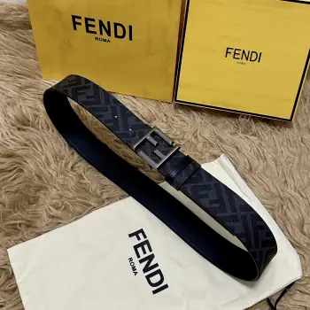 FENDI 芬迪 全套包装 专柜同款 宽4.0CM 双环正反用腰带 FF按钉搭扣 黑色Cuoio Romano皮革材质 反面面料带有烟草黄和黑色FF图案 四方金属饰面 时尚经典 百搭款
