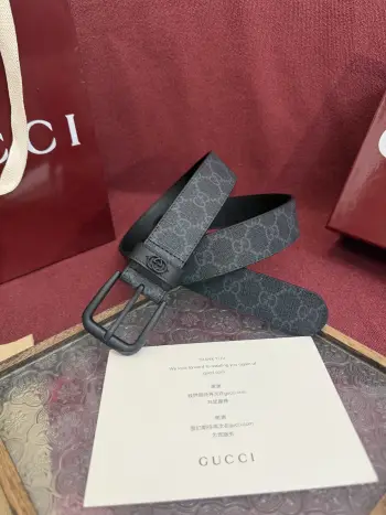 Gucci 款号 673921 92TIN 1000 表面材料是黑色定制PVC 宽度3.5cm 皮圈缝制立体GG五金配饰 方形简约针扣