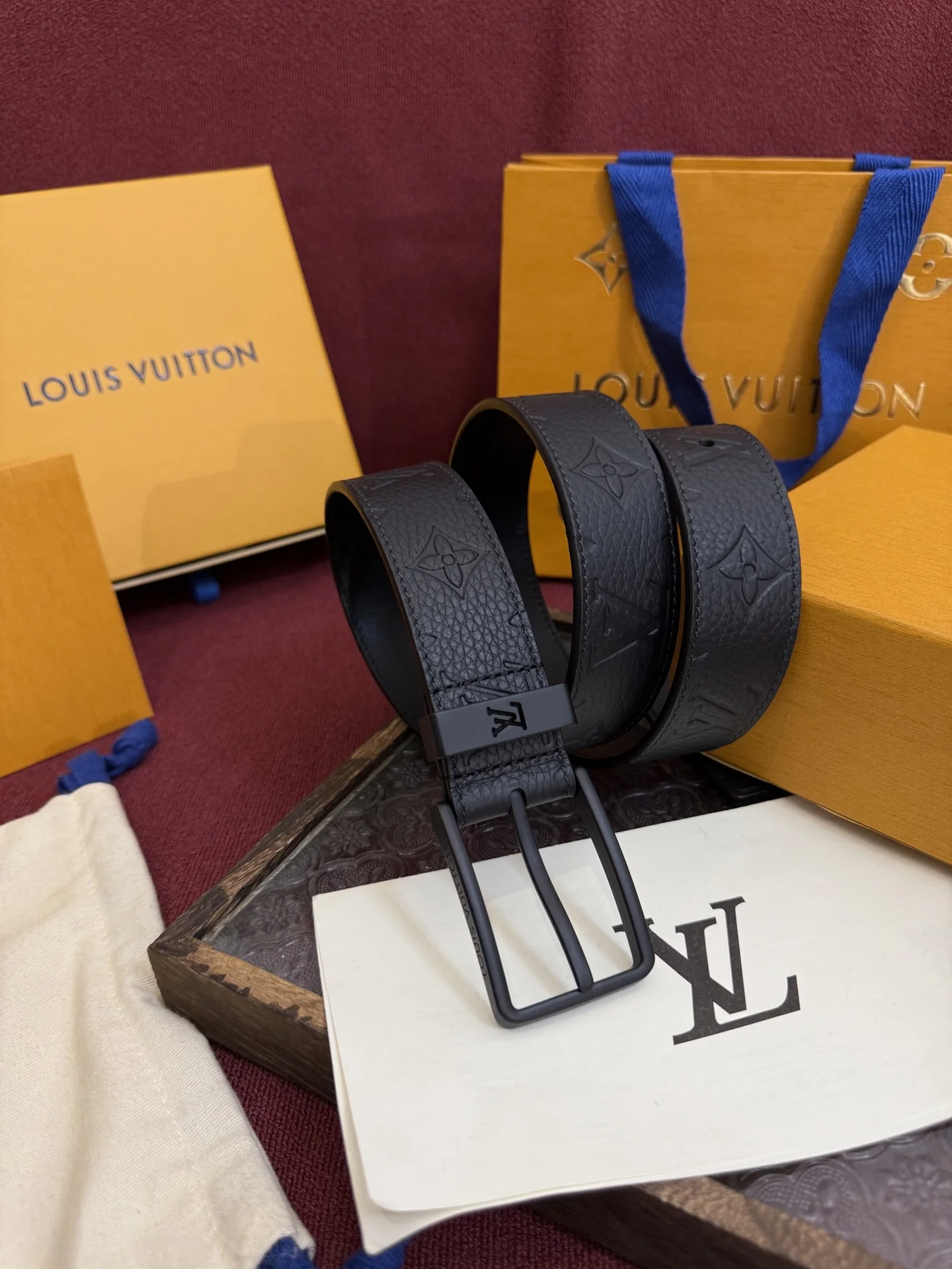 Louis Vuitton 2025 New Men s Leather Belt, 3.5cm Width - Detail view 6