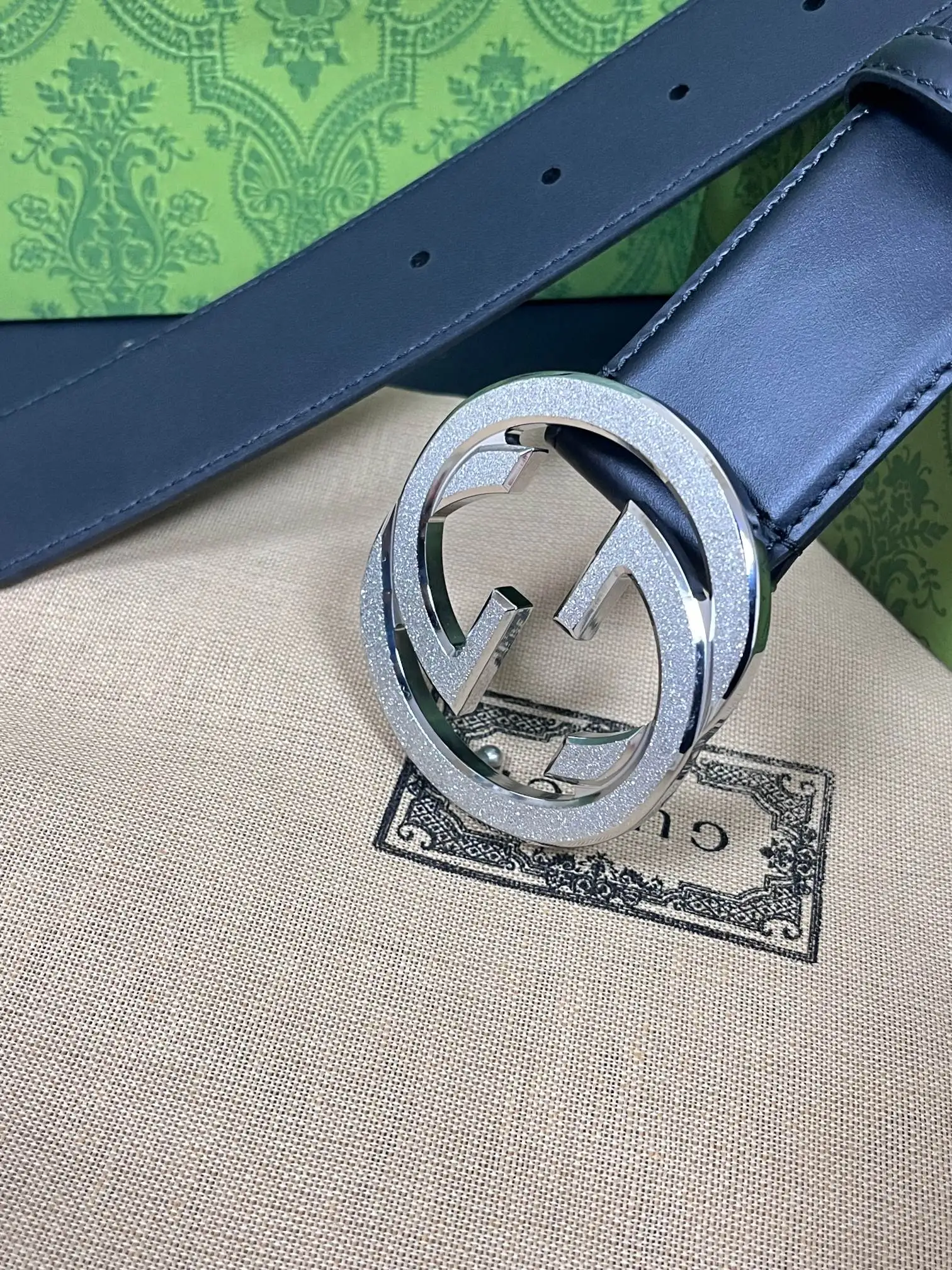 原单古奇皮带|高仿古奇皮带|精仿古奇皮带|一比一古奇皮带Gucci.古驰全套包装 配饰不断为经典注入新意 焕新演绎品牌典藏素 在这款腰带上 其独特的创意和革新 赋予整个造型以别致魅力 这款腰带以匠心打造 巧妙融入流行风格 时尚人士的衣着品位的必备品 皮带宽度 4.0cm