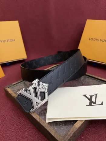 LV.路易威登 全套包装 宽度 40mm宽度 正品一体铸造五金钢扣 原厂皮料 双面原厂定制进口面料 可送礼自用不错选择
