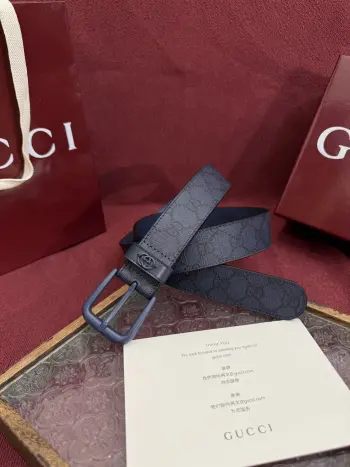 Gucci 款号 673921 FABY3 8442 表面材料是蓝色定制PVC 宽度3.5cm 皮圈缝制立体GG五金配饰 方形简约针扣