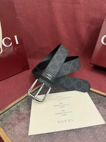 Gucci 款号 673921 92TIN 1000 表面材料是黑色定制PVC 宽度3.5cm 皮圈缝制立体GG五金配饰 方形简约针扣