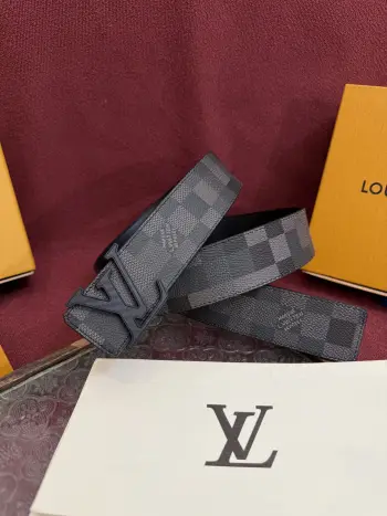 LV.路易威登 全套包装 宽度 40mm宽度 正品一体铸造五金钢扣 原厂皮料 双面原厂定制进口面料 可送礼自用不错选择
