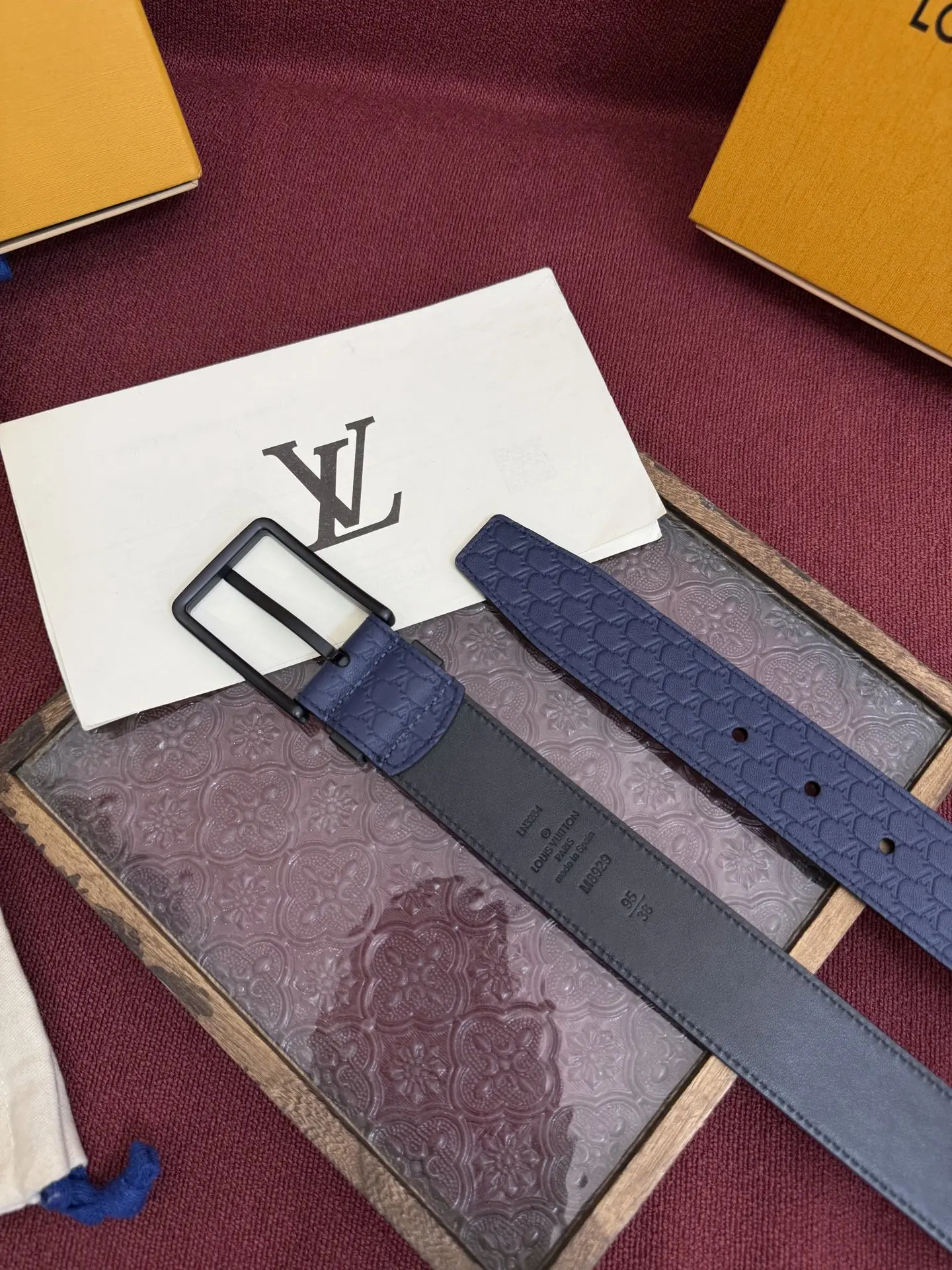 Louis Vuitton 2025 New Men s Leather Belt, 3.5cm Width - Detail view 5