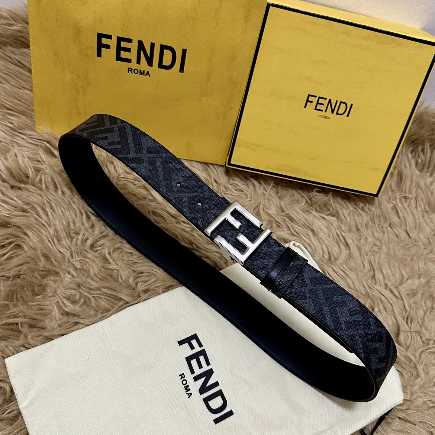 Fendi Cuoio Romano 4.0CM Reversible Belt with Double Loop for Men - Detail view 1