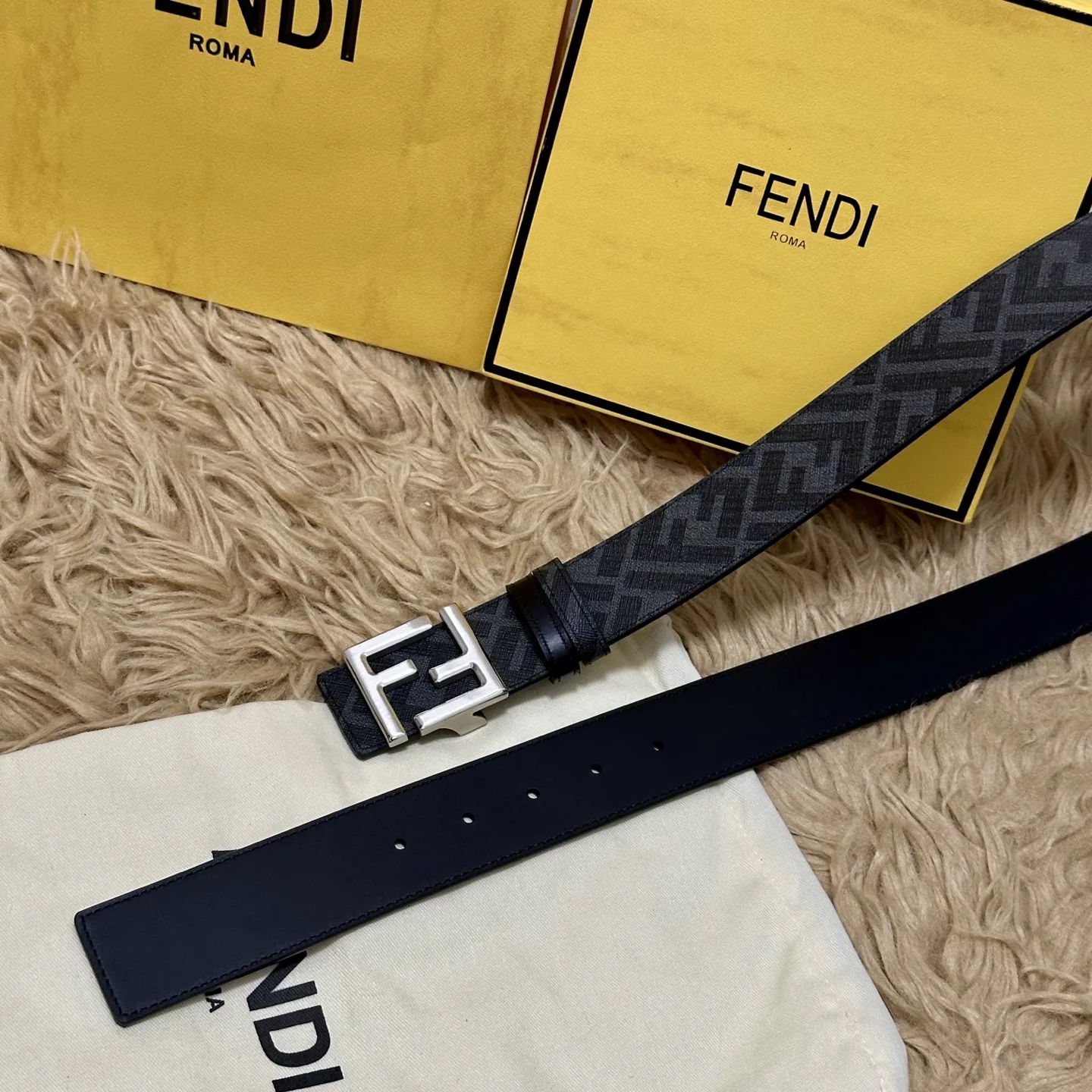 Fendi Cuoio Romano 4.0CM Reversible Belt with Double Loop for Men - Detail view 3