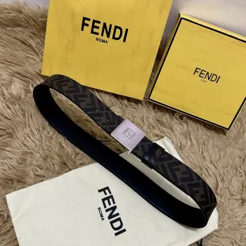 FENDI 芬迪 全套包装 专柜同款 宽4.0CM 双环正反用腰带 FF按钉搭扣 黑色Cuoio Romano皮革材质 反面面料带有烟草黄和黑色FF图案 四方金属饰面 时尚经典 百搭款