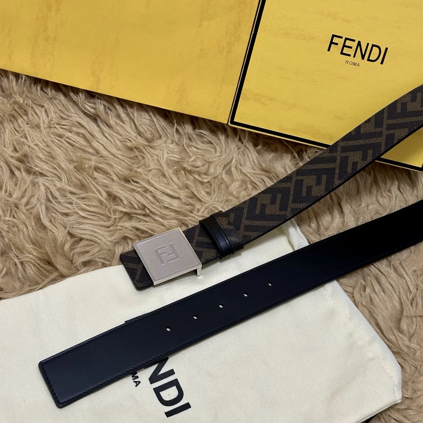Fendi Cuoio Romano 4.0CM Reversible Belt with Double Loop for Men - Detail view 3