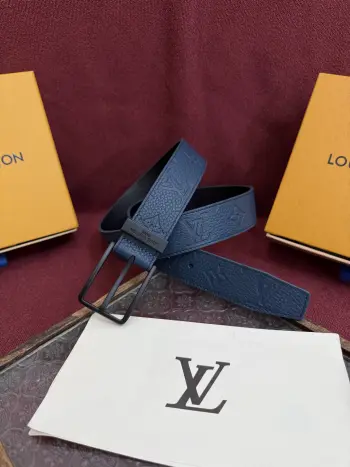 LV 腰带出自 2025新款压字母Monogram 花卉 展现西部牛仔的灵感启发 宽度3.5cm双重缝线穿梭于皮革内外两侧 成就多种造型可能 