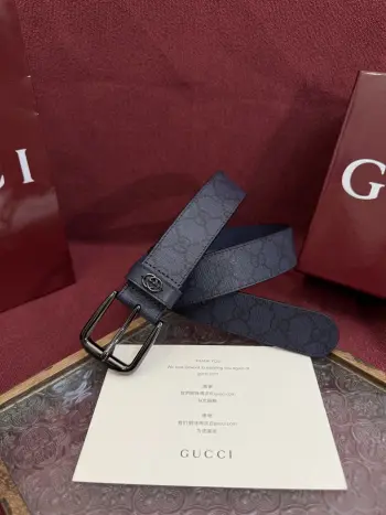 Gucci 款号 673921 FABY3 8442 表面材料是蓝色定制PVC 宽度3.5cm 皮圈缝制立体GG五金配饰 方形简约针扣