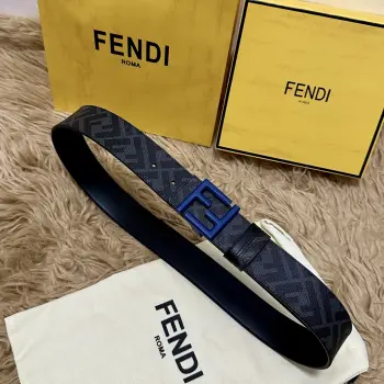 FENDI 芬迪 全套包装 专柜同款 宽4.0CM 双环正反用腰带 FF按钉搭扣 黑色Cuoio Romano皮革材质 反面面料带有烟草黄和黑色FF图案 四方金属饰面 时尚经典 百搭款
