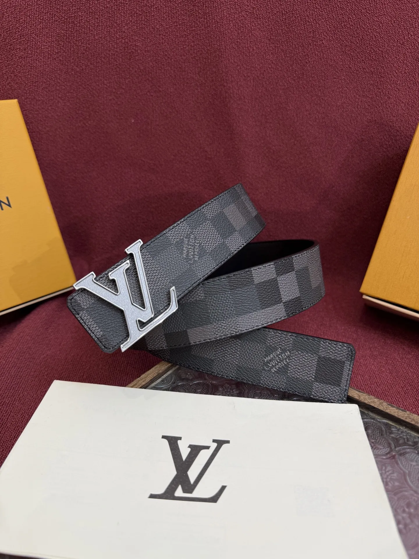 原单LV皮带|高仿LV皮带|精仿LV皮带|一比一LV皮带LV.路易威登 全套包装 宽度 40mm宽度 正品一体铸造五金钢扣 原厂皮料 双面原厂定制进口面料 可送礼自用不错选择