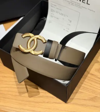 香家双面女士腰带这款采用头层牛皮制作 24p cc金色饰面logo扣 黄铜金属 双面小牛皮腰带 日常百搭款.宽度 3.0cm