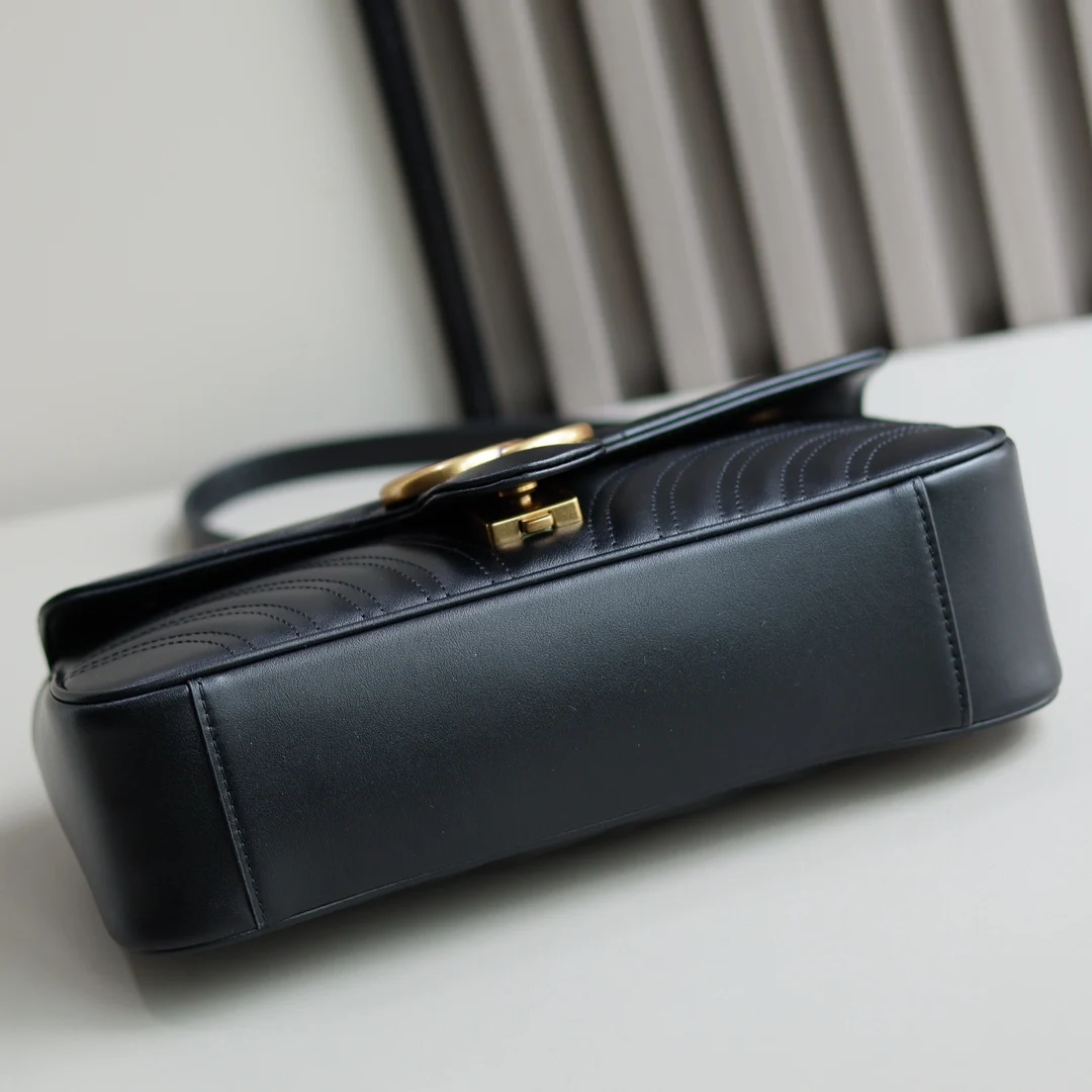 Gucci 443497 GG Marmont chevron chain bag - Detail view 4