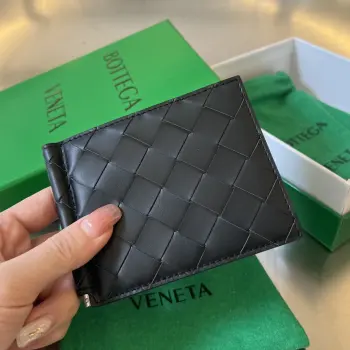 B家 新款美金夹592626不仅仅只是放美金还可以放卡片 驾驶证 银行卡 现金 轻松收纳了日常所有安全感 [OK]编织牛皮制成 质感柔软细腻 耐用耐磨 编织美金夹真是好看又实用 永远的经典不过时  尺寸 11.5x9x0.5