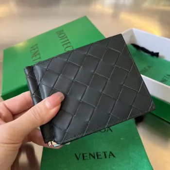 B家 新款美金夹592626不仅仅只是放美金还可以放卡片 驾驶证 银行卡 现金 轻松收纳了日常所有安全感 [OK]编织牛皮制成 质感柔软细腻 耐用耐磨 编织美金夹真是好看又实用 永远的经典不过时  尺寸 11.5x9x0.5