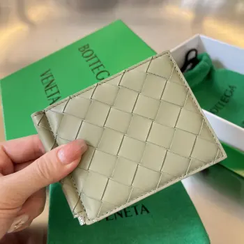 B家 新款美金夹592626不仅仅只是放美金还可以放卡片 驾驶证 银行卡 现金 轻松收纳了日常所有安全感 [OK]编织牛皮制成 质感柔软细腻 耐用耐磨 编织美金夹真是好看又实用 永远的经典不过时  尺寸 11.5x9x0.5
