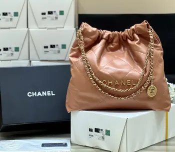 纯原  22A高级手工坊新颜色 焦糖色2022cc 春夏火爆22 bag中号正品 37000购入独家原厂方框小牛皮本季最火最值得入手的系列 它的名字叫22 bag 小香凡是以数字命名的都必火爆也一定会成为经典超级时尚和大气 非常好搭配 那就对啦背上就是顶流 中号编号AS3261尺寸39x42x8cm