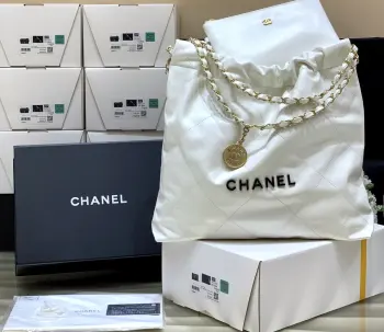 纯原厂  号2022cc 春夏火爆22 bag垃圾袋  号正品 37000购入独家原厂方框小牛皮本季最火最值得入手的系列 它的名字叫22 bag 小香凡是以数字命名的都必火爆也一定会成为经典超级时尚和大气 非常好搭配 那就对啦背上就是顶流 中号编号AS3261尺寸39x42x8cm