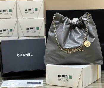 纯原  号 高级灰啦2022cc 春夏火爆22 bag  号正品 35500购入独家原厂方框小牛皮本季最火最值得入手的系列 它的名字叫22 bag 小香凡是以数字命名的都必火爆也一定会成为经典超级时尚和大气 非常好搭配 那就对啦背上就是顶流  3261 中号尺寸39x42x8cm
