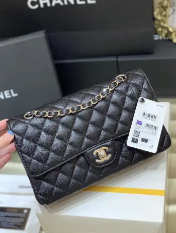    正品级纯原厂CF中号经典款之Classic flap bag皮料 欧洲原厂Haas正品牛皮五金 意大利进口24k镀厚金钢锁货源稀少 经常容易断货整个包的手感与真品完美达成一致 1112 中号25cm