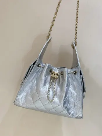 25S 春夏系列  ZP 47800购入 Chane1 25s 25bag荔枝皮 小香已经给它取了专属的名字了25火爆程度无需多说走秀上推荐最多的包 真的非常经典实用容量很大 超级百搭 推荐 原厂正品haas荔枝小牛皮AS5293 30*26*14cm 