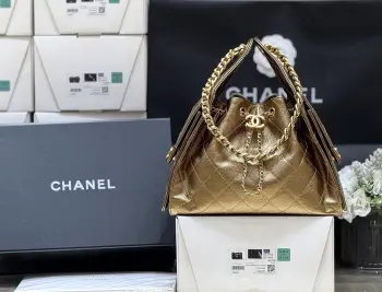 古铜色25S 春夏系列ZP 47800购入Chane1 25s 25bag荔枝皮小香已经给它取了专属的名字了25火爆程度无需多说走秀上推荐最多的包 真的非常经典实用容量很大 超级百搭 推荐原厂正品haas荔枝小牛皮AS5293 30*26*14cm 