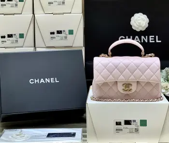 等了两个月的欧洲原厂皮终于出现货啦CF 手腕大mini原厂正品方框羊皮 一模一样的皮 没色差 先定先得都是今年最难抢的樱花粉和baby蓝2431 尺寸20cm