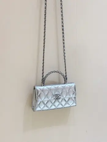 原厂芯片版25S 春夏系列ZP 31800购入Chane1 25s kelly 手柄包作为经典系列 25s推出的银色真的是超级漂亮推荐上身超好搭配 一定要入手原厂芯片正品haas荔枝小牛皮AP3238 10*18*4.5cm 