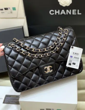 CF30 特级原厂大号jumbo经典款之Classic flap bag皮料 欧洲原厂GR正品羊皮五金 意大利进口24k镀厚金全钢链条五金锁货源稀少 经常容易断货整个包的手感与真品完美达成一致 大号30cm