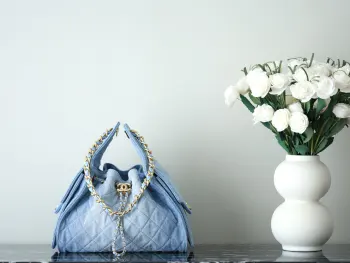   特级原厂芯片版chanel 25 系列 牛仔布从经典黑白到缤纷马卡龙色再到帅气金属色和牛仔材质丰富色彩与材质任你选择尺寸:30*26*14cm