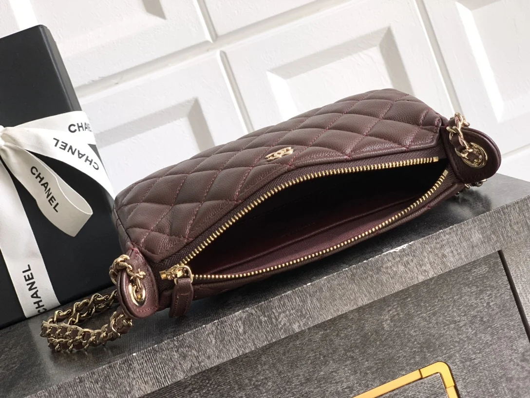 Chanel 25B Mahjong Bag Women s Crossbody Bag - Detail view 7