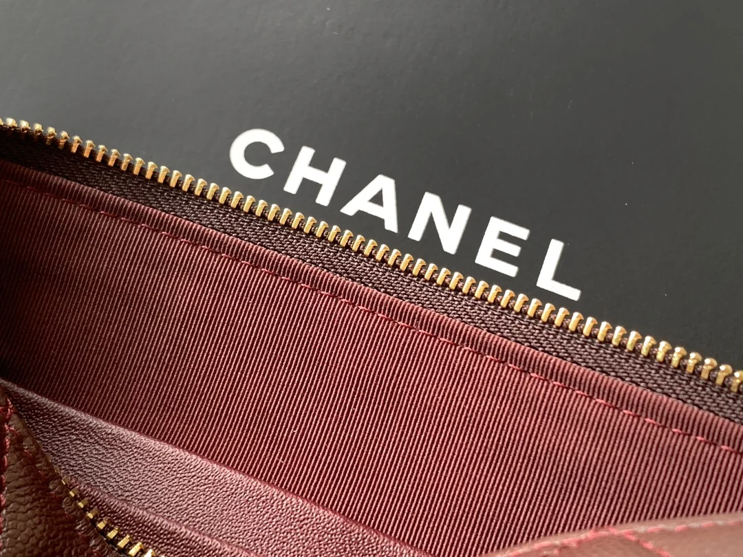 Chanel 25B Mahjong Bag Women s Crossbody Bag - Detail view 8