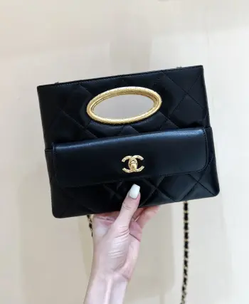 24B 秋冬预告系列ZP 40800购入Chanel 24B包王 clutch小香黑金晚宴包手柄的格纹像coco crush更古法的质感非常特别的一只 精致的设计风格原厂正品方框小羊皮AS5038  19*25*3cm 
