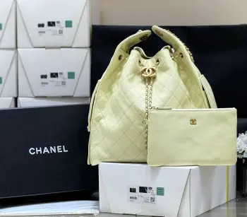 小鸡黄大号25S 春夏系列ZP 51100购入Chane1 25s 25bag荔枝皮小香已经给它取了专属的名字了25火爆程度无需多说走秀上推荐最多的包 真的非常经典实用大号很帅很酷 容量很大 超级百搭 推荐原厂正品haas荔枝小牛皮AS5311 40*30*15cm 