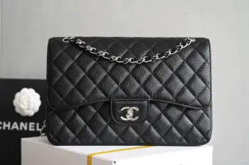 白金版  正品级 包装如图全新升级版𝐂𝐡𝐚𝐧𝐞𝐥 𝐂𝐟 系列Classic Flap Jumbo30 大包的帅气与CF的性感优雅结合当你发现Jumbo还可以当成流浪包的背法恨不得马上背出去把经典演变成时尚大bag 不入手一定会后悔皮料 黑色原厂Haas球纹鱼子酱牛皮五金 全钢白叻银扣尺寸 19.5*30*10cm1119