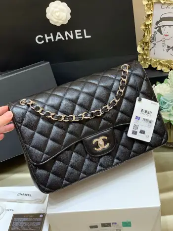 CF30 特级原厂大号jumbo经典款之Classic flap bag皮料 欧洲原厂haas原厂牛皮五金 意大利进口24k镀厚金全钢链条五金锁货源稀少 经常容易断货整个包的手感与真品完美达成一致 大号30cm