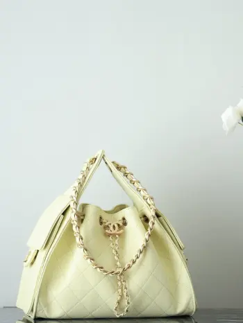   特级原厂芯片版chanel 25系列 从经典黑白到缤纷马卡龙色再到帅气金属色和牛仔材质丰富色彩与材质 任你选择粉色款温柔甜美搭配硬朗包型尺寸:30*26*14cm