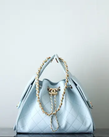   特级原厂芯片版chanel 25 系列 天蓝色春日街头邂逅香奈儿25马卡龙它就像从童话里走来的宝藏把春天的明媚与温柔统统打包给你 尺寸:30*26*14cm