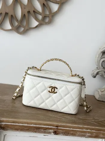   芯片版Chanel香奈儿2022p新款化妆盒子包chanel新款羊皮手挽字母盒子包 羊皮到手啦愿新款手挽带cclogo58很精美国容量也是足够优秀 尺寸 16*9.5*8款号 66017. 颜色 白色 球纹   配包装 