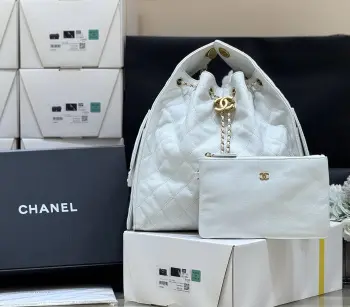 白色大号25S 春夏系列ZP 51100购入Chane1 25s 25bag荔枝皮小香已经给它取了专属的名字了25火爆程度无需多说走秀上推荐最多的包 真的非常经典实用大号很帅很酷 容量很大 超级百搭 推荐原厂正品haas荔枝小牛皮AS5311 40*30*15cm 