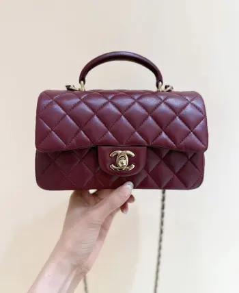 原厂芯片版本 纯原厂手柄cf mini经典之cf mini handle25A新颜色 最美酒红色经典中的天花板 超实用耐看皮料 欧洲原厂方框正品羊皮五金 意大利进口24k镀厚金香槟色五金货源稀少 经常容易断货整个包的手感与真品完美达成一致2431 尺寸20cm