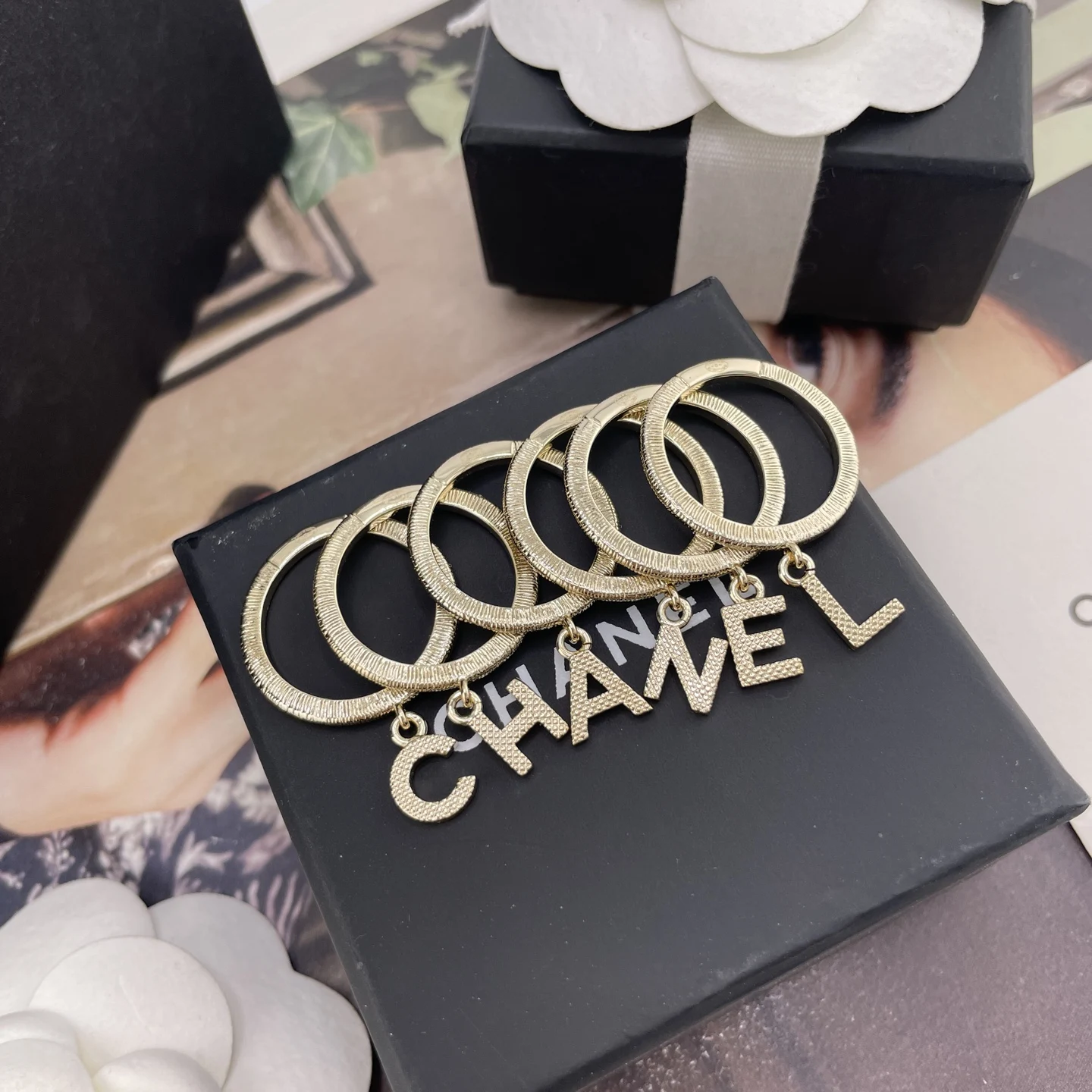 Chanel Six-piece letter ring set - Detail view 2
