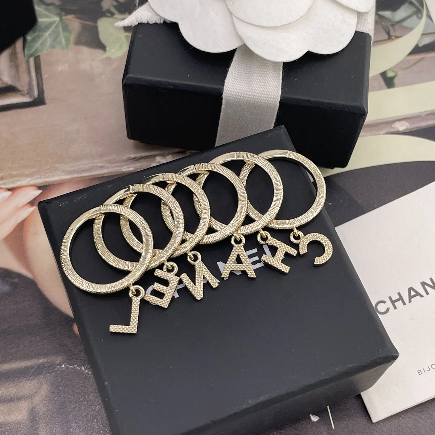 Chanel Six-piece letter ring set - Detail view 3