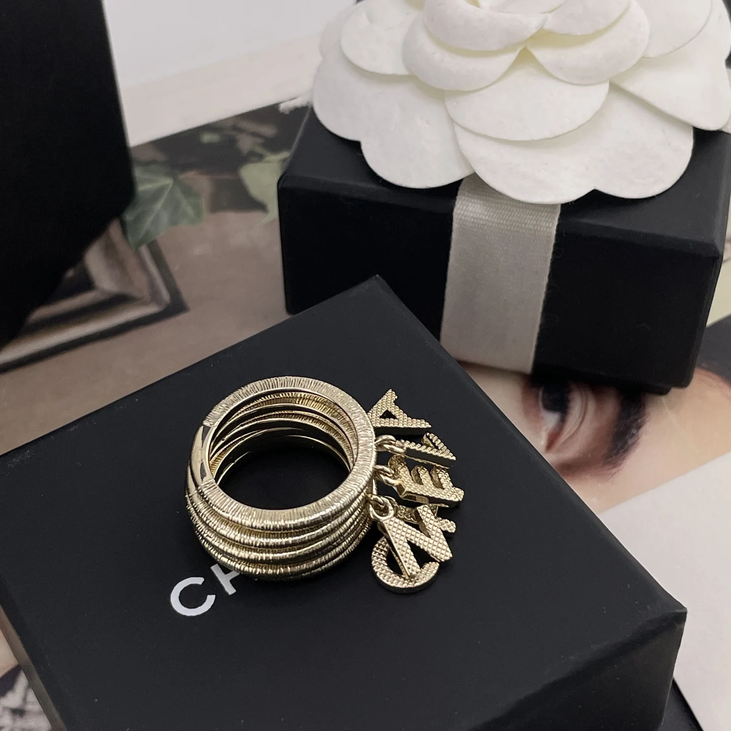 Chanel Six-piece letter ring set - Detail view 4