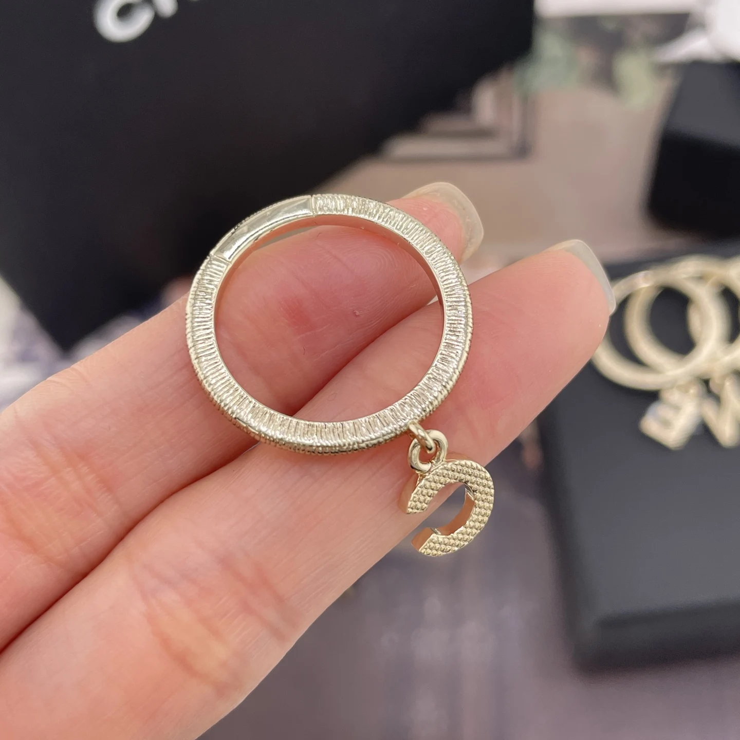 Chanel Six-piece letter ring set - Detail view 9
